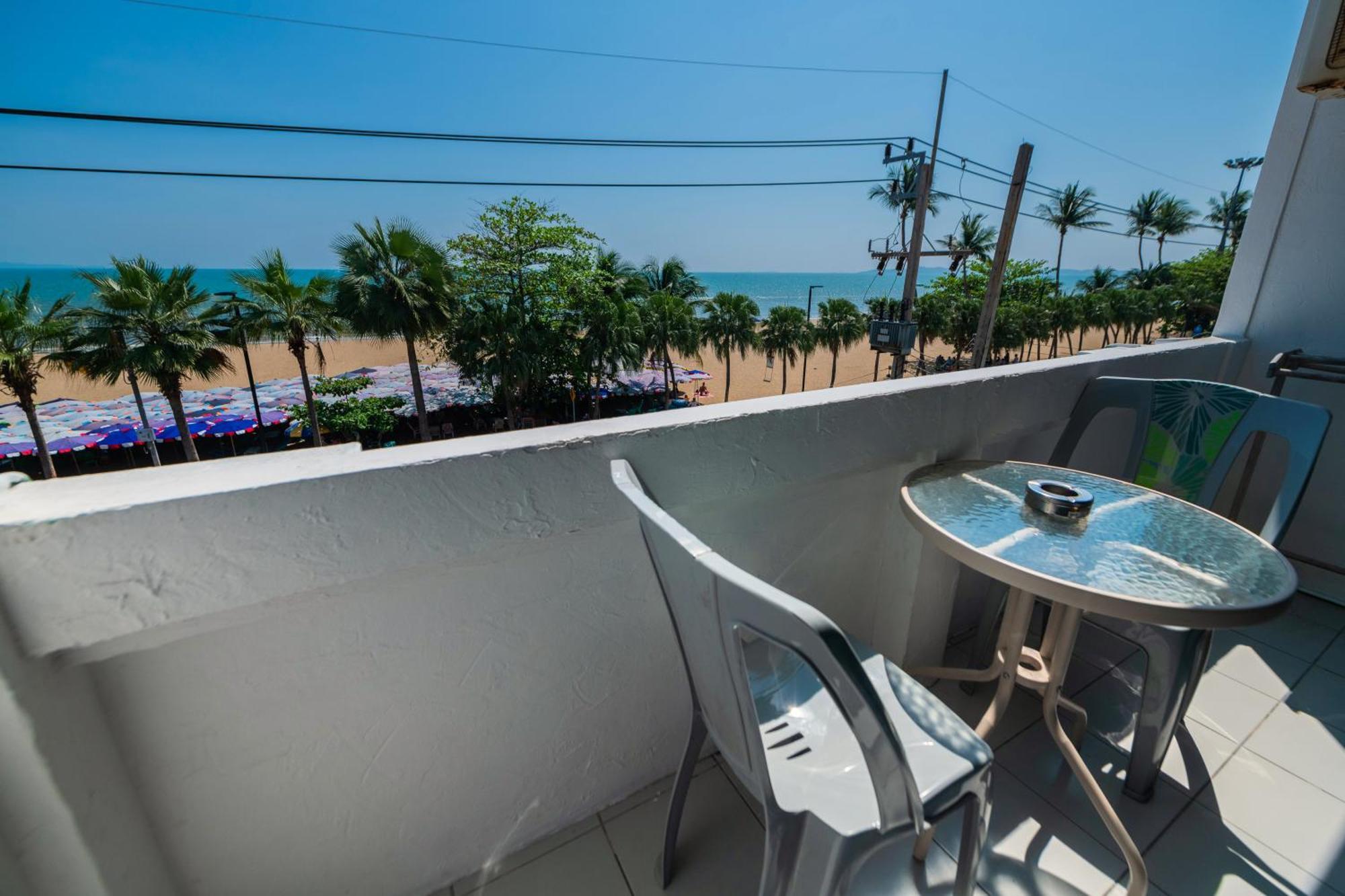 Happy Jomtien - Beachfront الغرفة الصورة