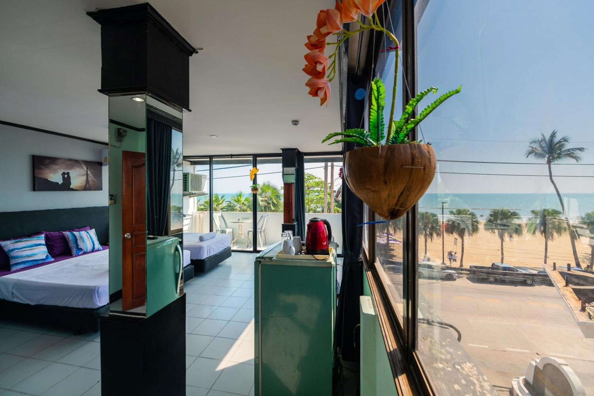 Happy Jomtien - Beachfront الغرفة الصورة