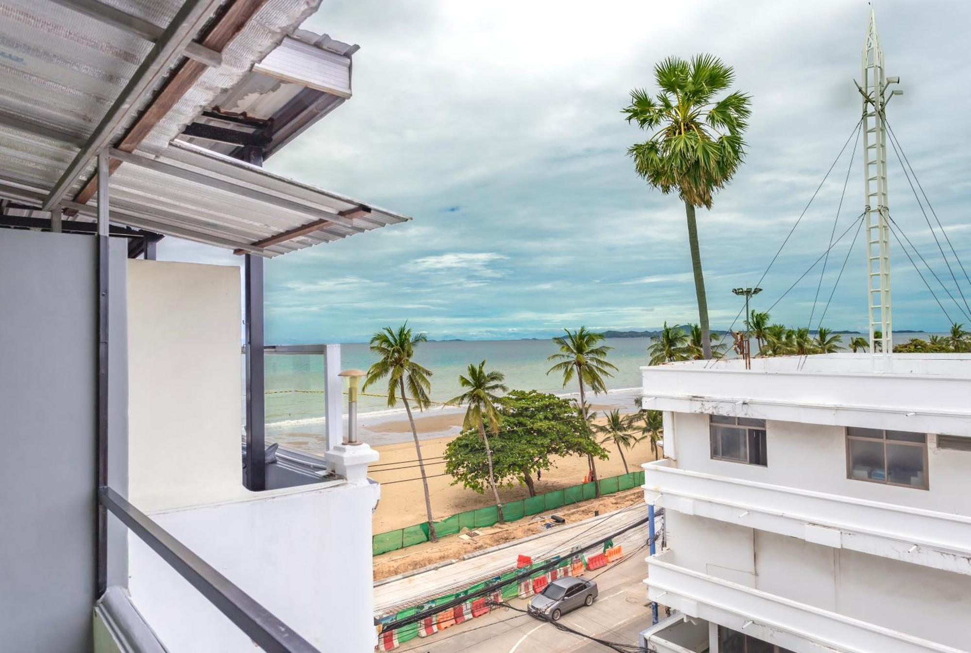 Happy Jomtien - Beachfront الغرفة الصورة